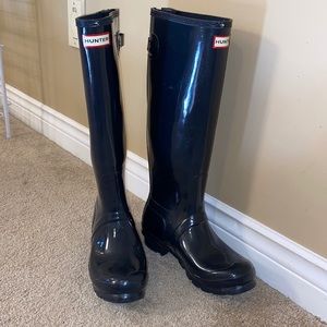 Navy blue hunter rain boots